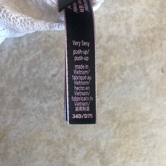 Victoria’s Secret Bra - Picture 7 of 8